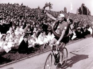 Jan Veselý - zwycięzca kolarskiego Wyścigu Pokoju z 1949 roku. 